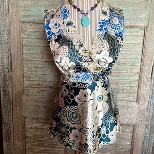 Ladies, short sleeve dress shirt, size small